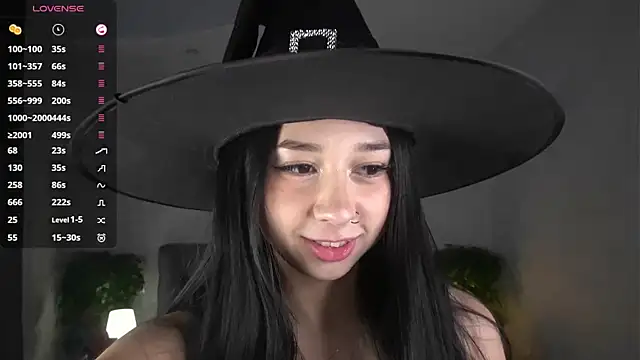 Snapshot of AislyEmbury chatting on October 2025 04:38:01 AM AislyEmbury online show from October 2025 04:38:01 AM