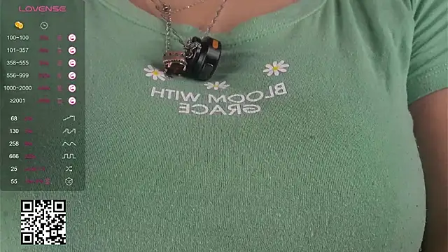 Snapshot of AislyEmbury chatting on October 2025 04:37:01 AM AislyEmbury online show from October 2025 04:37:01 AM