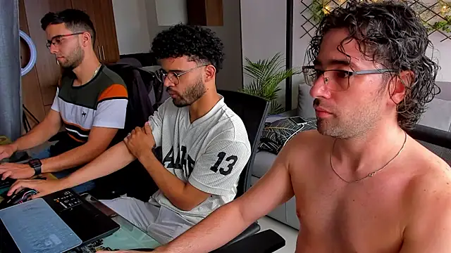 crisandrews online show from March 2025 04:11:02 PM