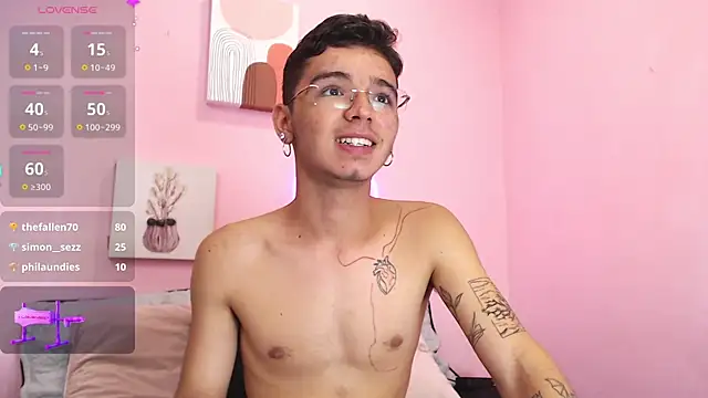 Snapshot of Ian_Castillo_ chatting on December 2024 02:21:01 PM Ian Castillo online show from December 2024 02:21:01 PM