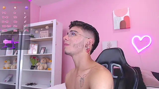 Snapshot of Ian_Castillo_ chatting on January 2025 02:42:02 PM Ian Castillo online show from January 2025 02:42:02 PM