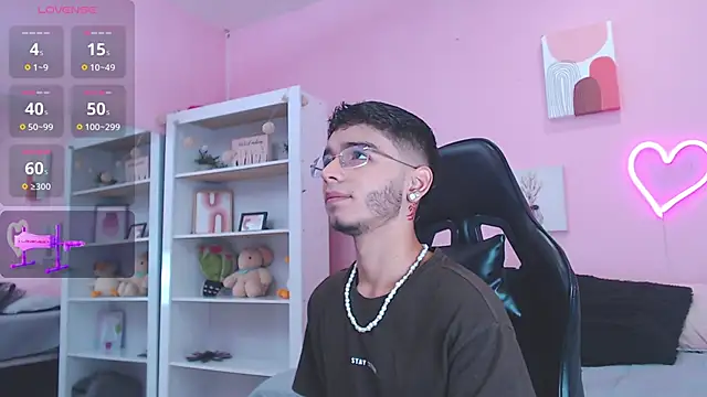 Snapshot of Ian_Castillo_ chatting on January 2025 11:09:02 AM Ian Castillo online show from January 2025 11:09:02 AM