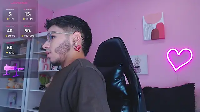 Snapshot of Ian_Castillo_ chatting on February 2025 11:21:02 AM Ian Castillo online show from February 2025 11:21:02 AM