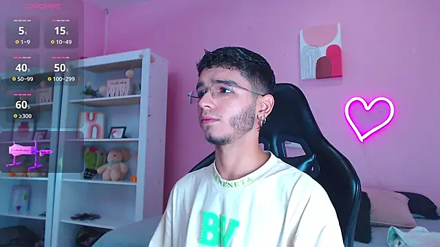 Snapshot of Ian_Castillo_ chatting on February 2025 11:12:02 AM Ian Castillo online show from February 2025 11:12:02 AM