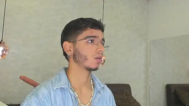 Snapshot of Ian_Castillo_ chatting on February 2025 11:36:01 AM Ian Castillo online show from February 2025 11:36:01 AM