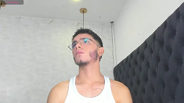 Snapshot of Ian_Castillo_ chatting on February 2025 11:17:02 AM Ian Castillo online show from February 2025 11:17:02 AM