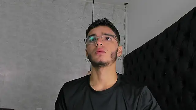 Snapshot of Ian_Castillo_ chatting on February 2025 11:23:02 AM Ian Castillo online show from February 2025 11:23:02 AM