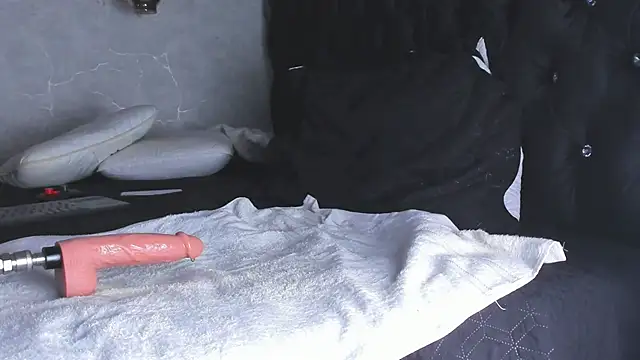 Snapshot of Ian_Castillo_ chatting on February 2025 02:16:02 PM Ian Castillo online show from February 2025 02:16:02 PM