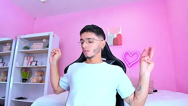 Snapshot of Ian_Castillo_ chatting on February 2025 11:20:01 AM Ian Castillo online show from February 2025 11:20:01 AM