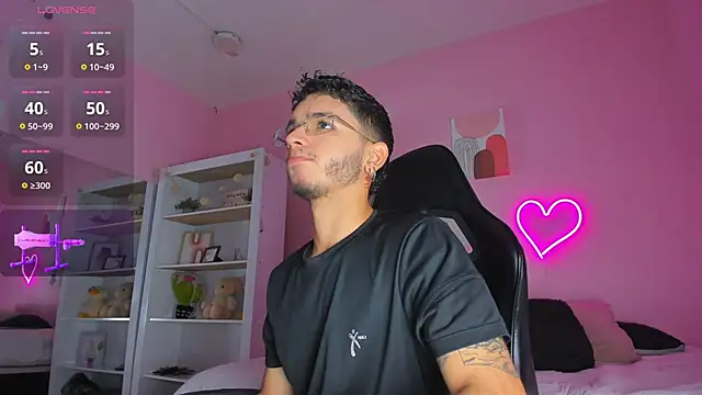 Snapshot of Ian_Castillo_ chatting on March 2025 11:17:01 AM Ian Castillo online show from March 2025 11:17:01 AM