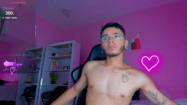 Snapshot of Ian_Castillo_ chatting on March 2025 11:23:01 AM Ian Castillo online show from March 2025 11:23:01 AM