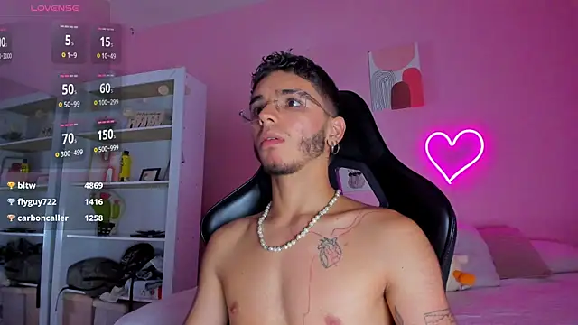 Snapshot of Ian_Castillo_ chatting on March 2025 02:55:02 PM Ian Castillo online show from March 2025 02:55:02 PM