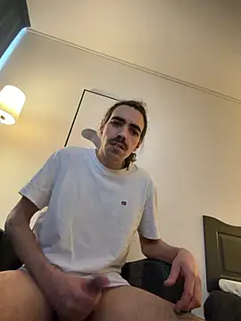 wolfwhite95 online show from April 2026 02:28:01 PM