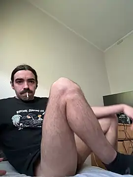 wolfwhite95 online show from June 2026 09:05:02 PM