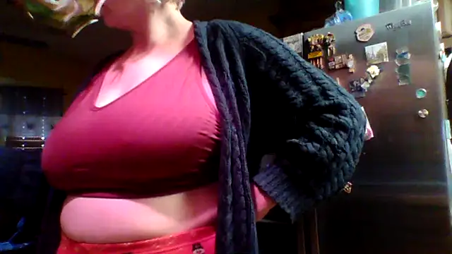 Snapshot of Big-Tits-McGee chatting on December 2025 02:43:02 PM Big-Tits-McGee online show from December 2025 02:43:02 PM