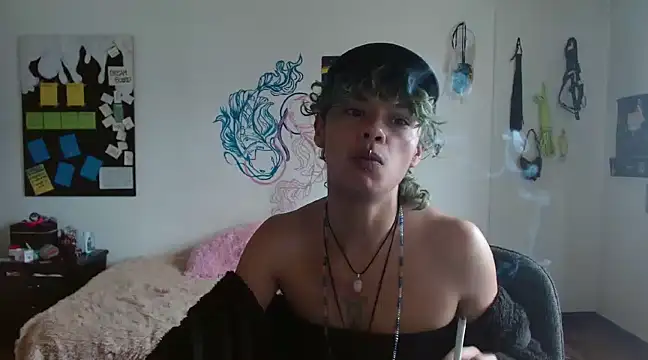 Snapshot of fenixmfx19 chatting on January 2025 05:05:01 PM fenixmfx19 online show from January 2025 05:05:01 PM