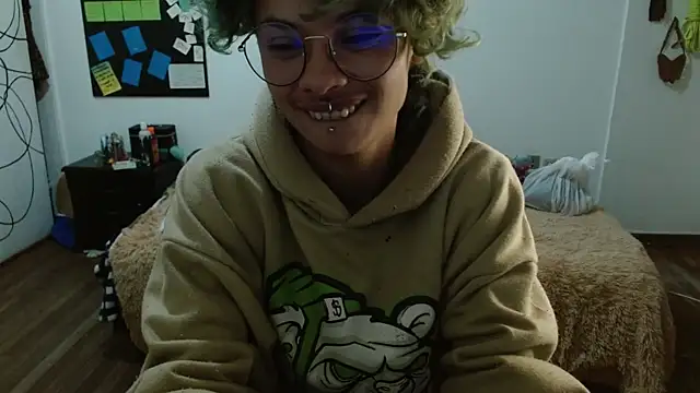 Snapshot of fenixmfx19 chatting on January 2025 04:25:01 AM fenixmfx19 online show from January 2025 04:25:01 AM