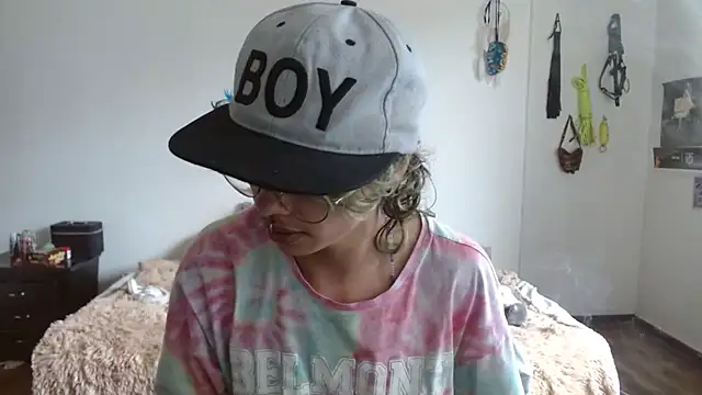 Snapshot of fenixmfx19 chatting on February 2025 06:04:02 PM fenixmfx19 online show from February 2025 06:04:02 PM