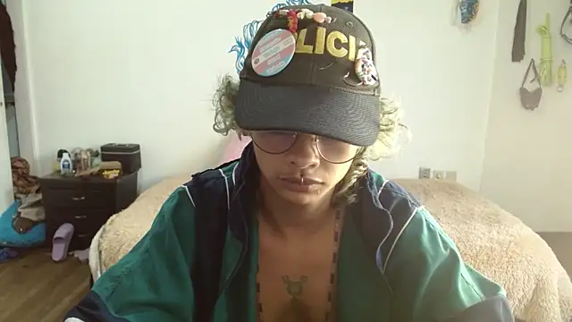 Snapshot of fenixmfx19 chatting on February 2025 10:14:02 PM fenixmfx19 online show from February 2025 10:14:02 PM