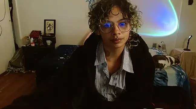 Snapshot of fenixmfx19 chatting on March 2025 10:33:01 PM fenixmfx19 online show from March 2025 10:33:01 PM