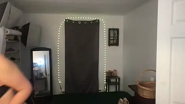 Snapshot of BonfireBonnie chatting on December 2024 08:13:01 PM BonfireBonnie online show from December 2024 08:13:01 PM