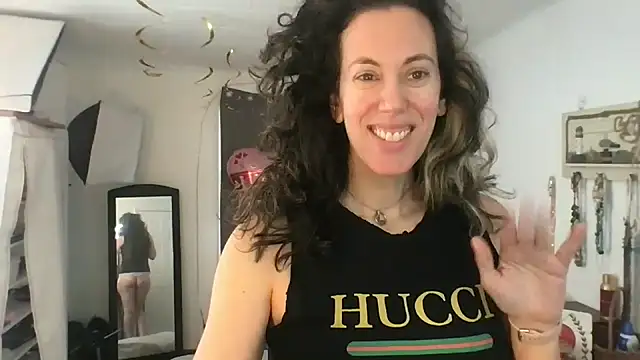 Snapshot of BonfireBonnie chatting on February 2025 03:04:01 PM BonfireBonnie online show from February 2025 03:04:01 PM