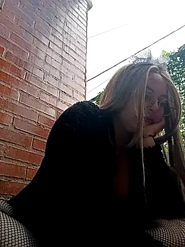 madelaine- online show from April 2026 08:55:01 PM