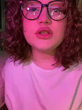 Snapshot of DaisyBooom chatting on February 2025 07:04:02 PM DaisyBooom online show from February 2025 07:04:02 PM