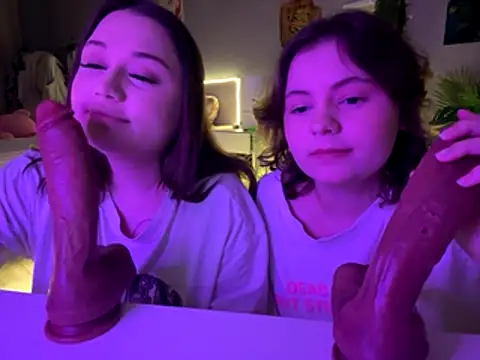 Snapshot of DaisyBooom chatting on December 2025 07:23:02 PM DaisyBooom online show from December 2025 07:23:02 PM