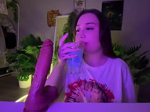 Snapshot of DaisyBooom chatting on December 2025 08:17:01 PM DaisyBooom online show from December 2025 08:17:01 PM