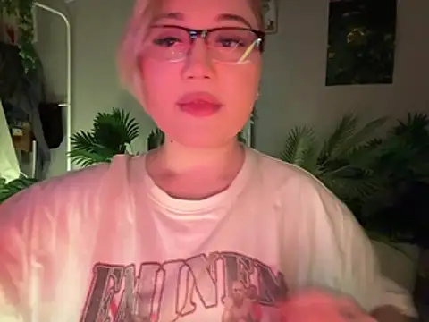 Snapshot of DaisyBooom chatting on February 2026 07:39:01 PM DaisyBooom online show from February 2026 07:39:01 PM