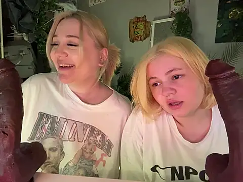 Snapshot of DaisyBooom chatting on February 2026 08:20:02 PM DaisyBooom online show from February 2026 08:20:02 PM