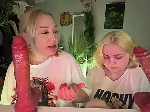 Snapshot of DaisyBooom chatting on February 2026 08:32:02 PM DaisyBooom online show from February 2026 08:32:02 PM