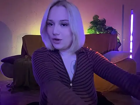 DaisyBooom online show from May 2026 07:00:01 PM