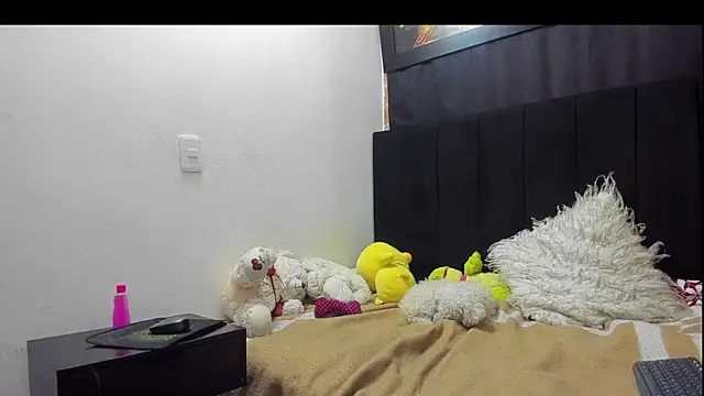 Evaaross 2345 online show from February 2026 12:32:02 PM