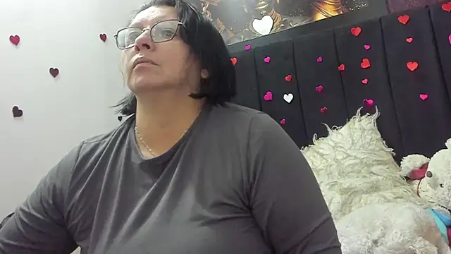 Evaaross 2345 online show from May 2026 04:28:01 PM