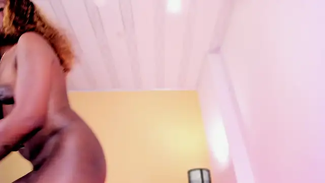 Snapshot of HellenHylls chatting on December 2024 12:02:01 AM HellenHylls online show from December 2024 12:02:01 AM