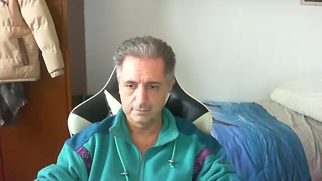 Snapshot of lliuk70mi chatting on February 2026 03:44:02 PM lliuk70mi online show from February 2026 03:44:02 PM