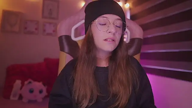 milly kenner online show from March 2025 07:05:02 PM