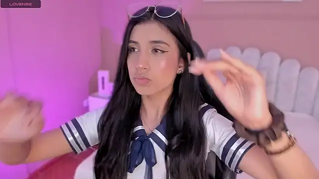 zia cooper online show from November 2025 07:06:01 PM