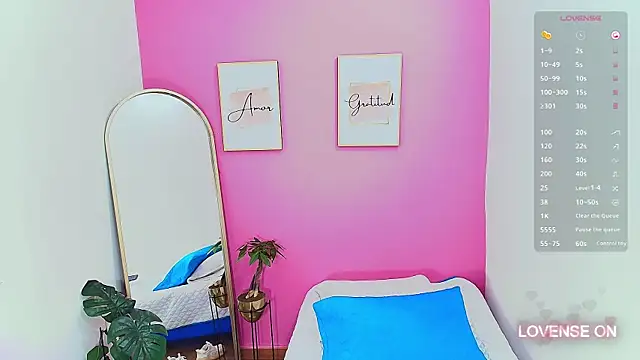 Snapshot of littleebonymommy chatting on January 2025 07:59:02 PM littleebonymommy online show from January 2025 07:59:02 PM