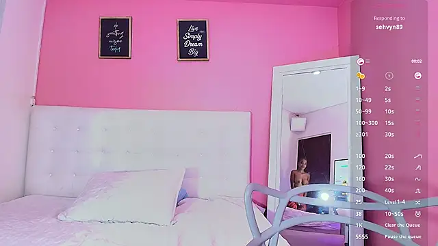 Snapshot of littleebonymommy chatting on February 2025 06:00:01 AM littleebonymommy online show from February 2025 06:00:01 AM