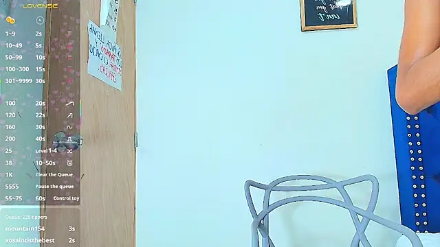 Snapshot of littleebonymommy chatting on February 2025 08:03:01 PM littleebonymommy online show from February 2025 08:03:01 PM