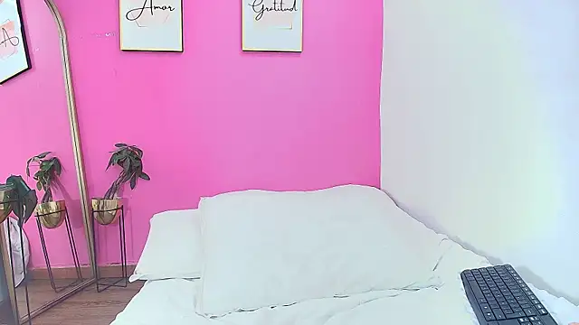 Snapshot of littleebonymommy chatting on March 2025 08:26:01 AM littleebonymommy online show from March 2025 08:26:01 AM