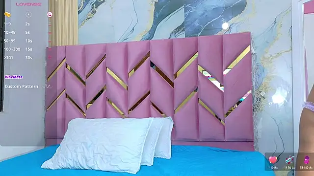 Snapshot of littleebonymommy chatting on September 2025 02:56:02 AM littleebonymommy online show from September 2025 02:56:02 AM