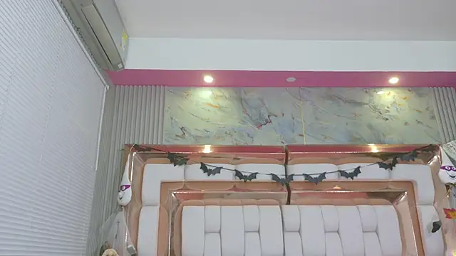 Snapshot of littleebonymommy chatting on October 2025 02:45:02 AM littleebonymommy online show from October 2025 02:45:02 AM