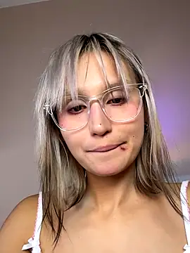 Snapshot of bigbabykiki chatting on October 2025 03:43:01 PM bigbabykiki online show from October 2025 03:43:01 PM