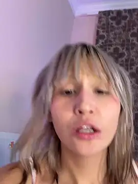 Snapshot of bigbabykiki chatting on October 2025 02:07:02 PM bigbabykiki online show from October 2025 02:07:02 PM