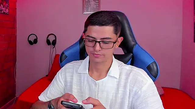 Ethan Sai    online show from October 2025 03:17:01 AM