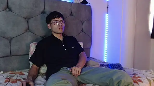 nolanjay  online show from January 2025 09:33:01 PM